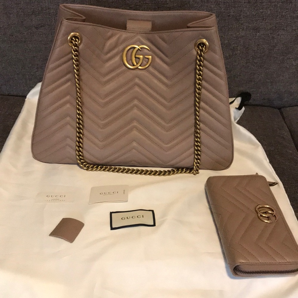 Gucci GG Marmont Meduim Matelasse Shoulder Bag. - Picture 5 of 12